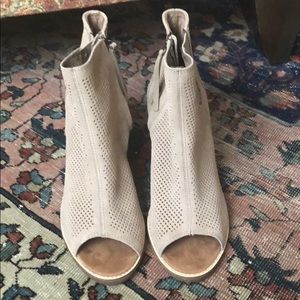 Toms heels in great condition.